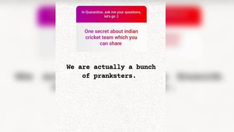 ये है भारतीय टीम का सीक्रेट
जब विराट से इंडियन टीम के सीक्रेट के बारे में पूछा गया, तो उन्होंने बताया कि हम सभी प्रैंकस्टार्स यानी की बहुत ही शरारती हैं।