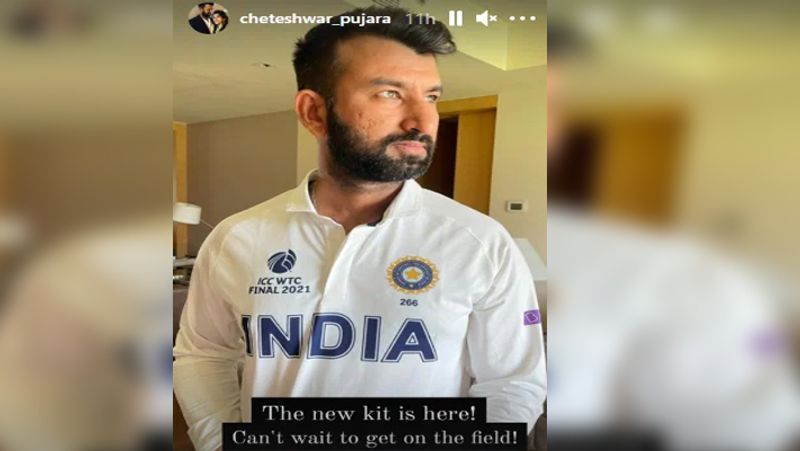 WTC फाइनल जर्सी में पोज देते हुए पुजारा
टीम इंडिया के धाकड़ बल्लेबाज चेतेश्वर पुजारा ने शनिवार को अपनी इंस्टाग्राम स्टोरी पर नई जर्सी की एक फोटो शेयर की और उन्होंने पोस्ट को कैप्शन दिया: 'नई किट यहां है! मैदान पर आने का इंतजार नहीं कर सकता! #worldtestchampionship'