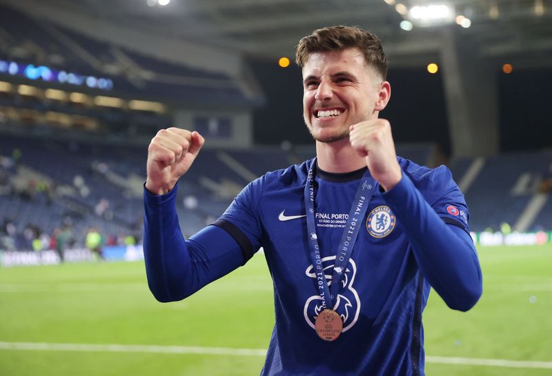 Reactions
Mount: “I don’t know what to say. I really don’t know what to say. I waited a long time. Now, I want to thank my family, my parents, my grandmother and my girlfriend. I don’t know what to say. I’ve waited 15 years for this moment and now, it’s here.”