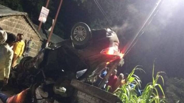 Car collided with bridge railing, four killed, one in critical condition asa Car collided with bridge railing, four killed, one in critical condition asa