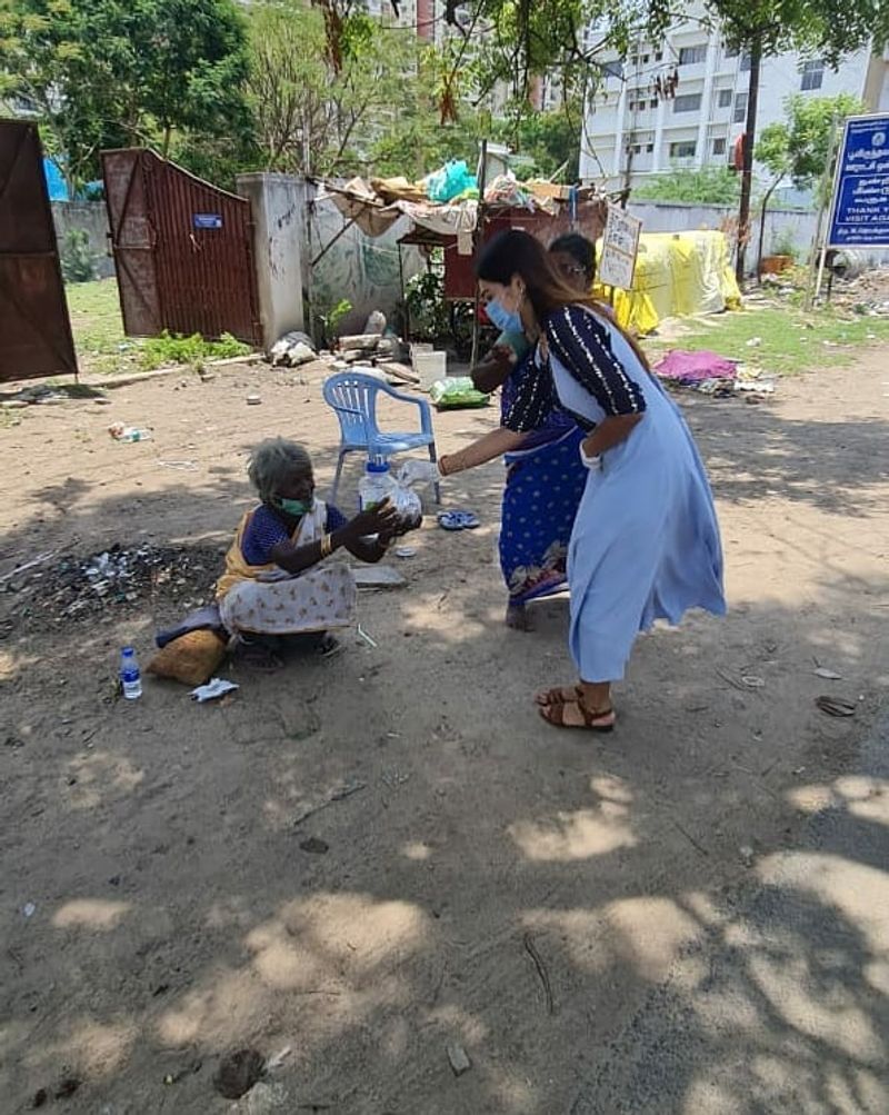 ஏழைகள் பசி அறிந்து உணவு அளிப்பது மிகப்பெரிய சேவையே 