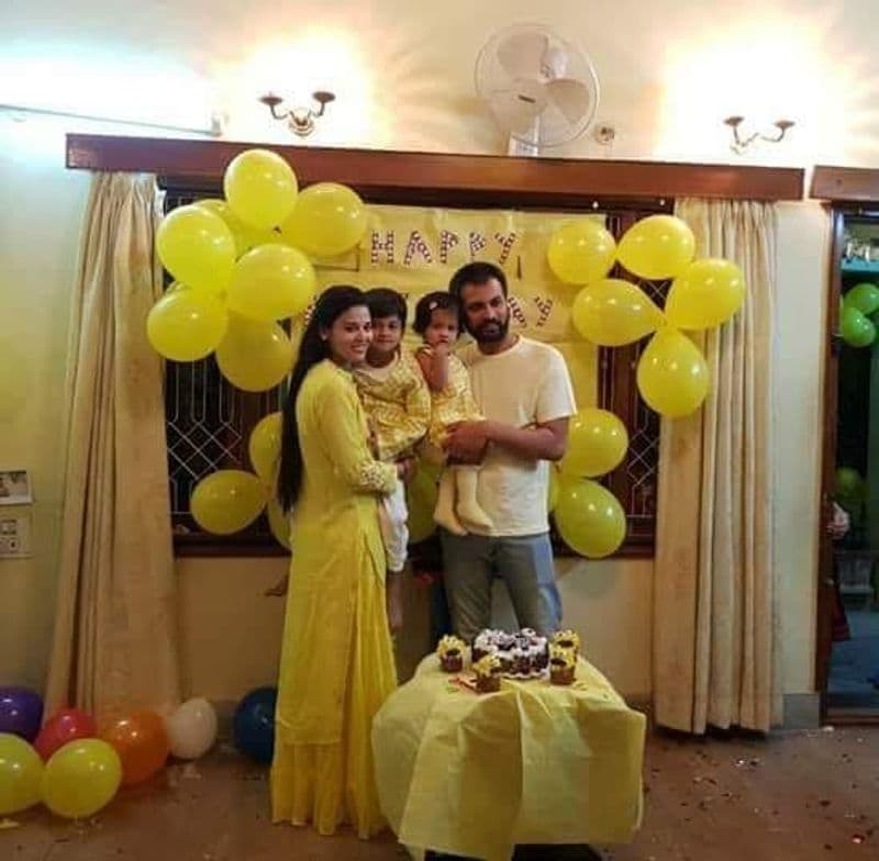 ತೆಲಂಗಾಣದಲ್ಲಿ 1984ರಲ್ಲಿ ಜನಿಸಿದ ರೋಹಿಣಿ ಸಿಂಧೂರಿ ಕೆಮಿಕಲ್ ಇಂಜಿನಿಯರಿಂಗ್ನಲ್ಲಿ ಪದವಿ ಪಡೆದಿದ್ದಾರೆ.