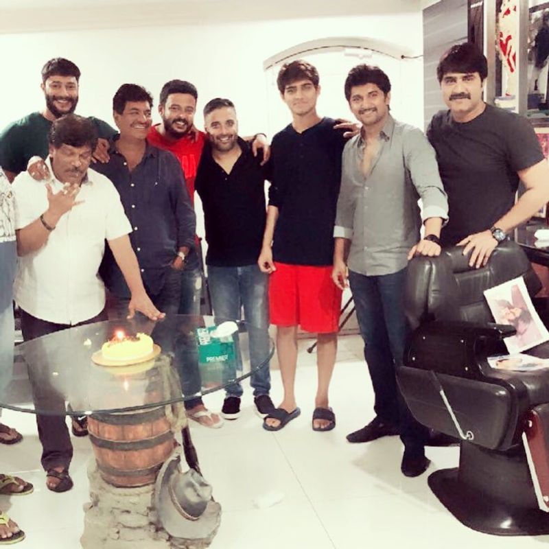 వీటికి తోడు డ్రగ్స్, లవ్ అఫైర్స్ అంటూ కొన్ని వివాదాలు తరుణ్ ని చుట్టుముట్టాయి. తరుణ్ కి డ్రగ్ ఫెడ్లర్స్ తో సంబంధాలు కలిగిఉన్నాడనే ఆరోపణలు గట్టిగా వినిపించాయి. అధికారుల విచారణ సైతం ఎదుర్కొన్నాడు తరుణ్.