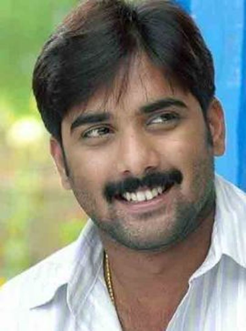 ఇక ఆర్తి అగర్వాల్ తో తరుణ్ ప్రేమ వ్యవహారం వివాదాస్పదం అయ్యింది. ఆర్తి కుటుంబ సభ్యులకు ఇష్టం లేని వీరి ఎఫైర్ ఆమెకు అనేక సమస్యలు తెచ్చిపెట్టింది.