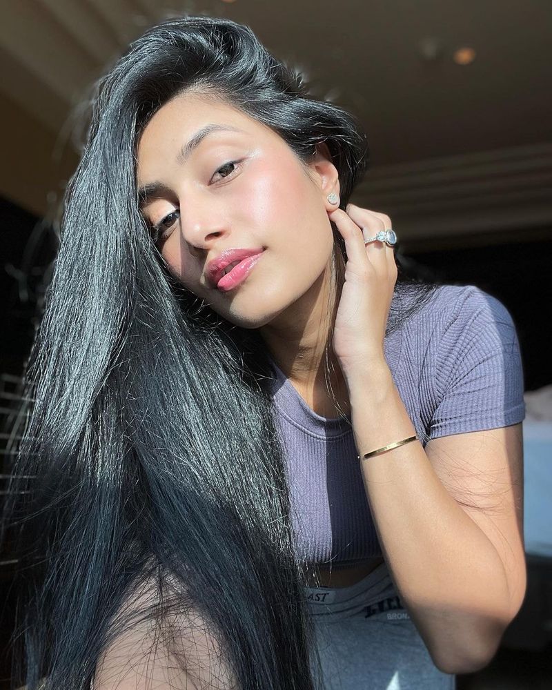 Moreover, whenever Dhanashree basks in the sun, her beauty shines more than the sun.