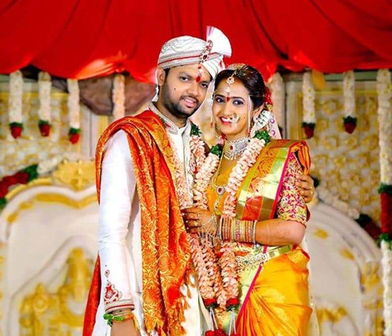 ప్రేమ కోసం ఇంటినుండి బయటికి వచ్చిన లాస్య మంజునాధ్ ని వివాహం చేసుకున్నారు. అయితే చాలా కాలం లాస్య తల్లిదండ్రులకు దూరంగా ఉన్నారు. కొడుకు పుట్టాక తండ్రి కోపం తగ్గి దగ్గరయ్యారని ఆమె తెలిపారు.