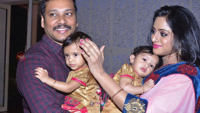 అలాంటి ఉదయభాను కొన్ని వ్యక్తిగత కారణాల వలన బంగారం లాంటి భవిష్యత్తు పాడు చేసుకుంది. నటిగా, ఐటెం భామగా, హీరోయిన్ గా కూడా చేసిన ఉదయభాను విజయ్ కుమార్ అనే వ్యక్తిని ప్రేమ వివాహం చేసుకున్నారు.