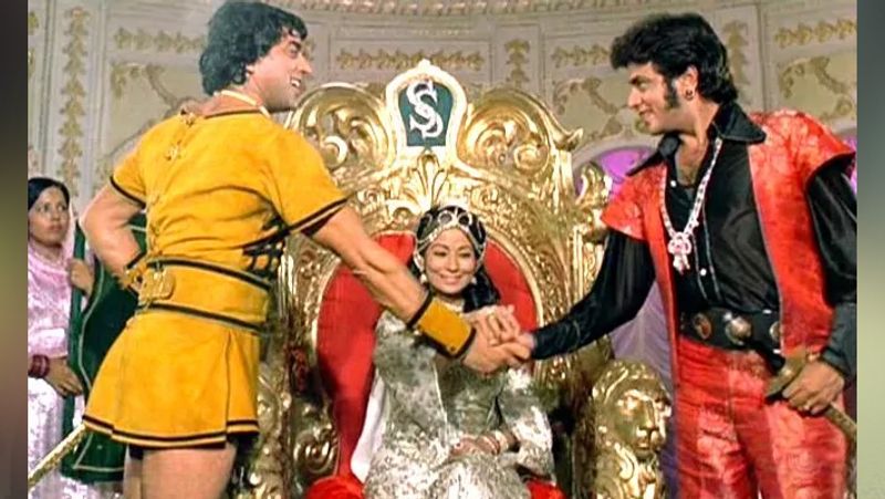 दरअसल, गाने के दूसरे अंतरा था- ये लड़की है या रेशम की डोर है। कितना गुस्सा है, कितनी मुंह जोर है। ढीला छोड़ न देना हंसके, रखना दोस्त लगामें कसके। मुश्किल से काबू में आए लड़की हो या घोड़ी..। इसी लाइन लड़की हो या घोड़ी.. को लेकर जमकर विवाद हुआ था।