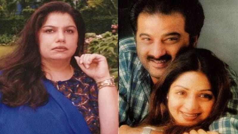 प्रोड्यूसर बोनी कपूर ने मोना शौरी से शादी की थी। इस बीच उन्हें श्रीदेवी से प्यार हो गया था। श्रीदेवी की प्रेग्नेंसी की खबरों के आने के बाद उनके सीक्रेट रिश्ते के बारे में सबको पता चला। फिर बोनी ने मोना को छोड़कर श्रीदेवी शादी कर ली थी। 
