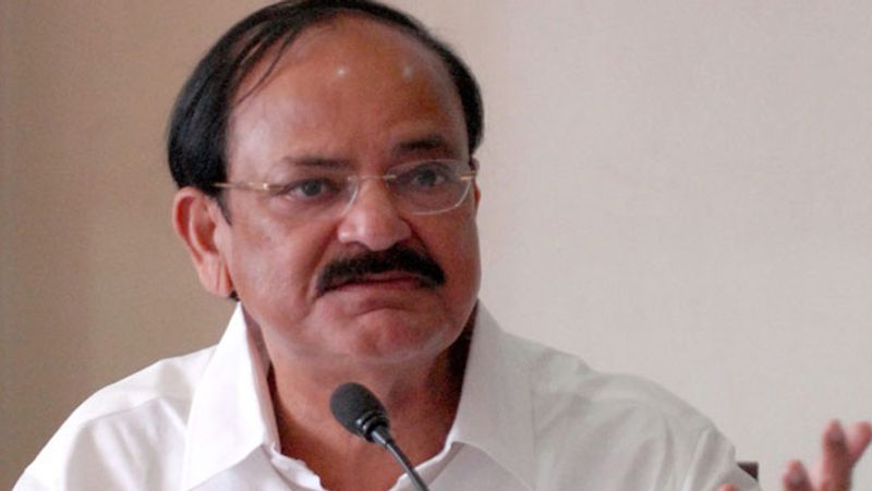 उपराष्ट्रपति ने भी मांगी रिपोर्ट
उपराष्ट्रपति एम वेंकैया नायडू ने केंद्रीय आयुष मंत्री किरेन रिजिजू और भारतीय चिकित्सा अनुसंधान परिषद के निदेशक बलराम भार्गव को इस दवा के बारे में रिसर्च करने को कहा है। इसके साथ ही उन्होंने कहा है कि इस मामले में जल्द से जल्द रिपोर्ट सौंपी जाए। 