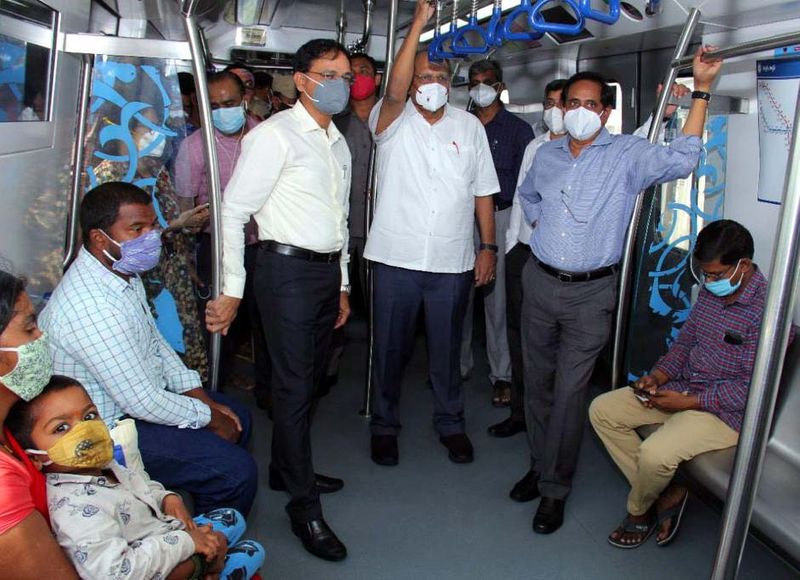ఈ మార్పు మంగళవారం నుండి అమల్లోకి వస్తుంది. ఉదయం మెట్రో రైలు ప్రారంభ సమయంలో ఎటువంటి మార్పు లేదు. దీనిప్రకారం మొదటి రైలు టెర్మినల్ స్టేషన్ల నుండి ఉదయం 7 గంటలకు ప్రారంభమవుతుంది.