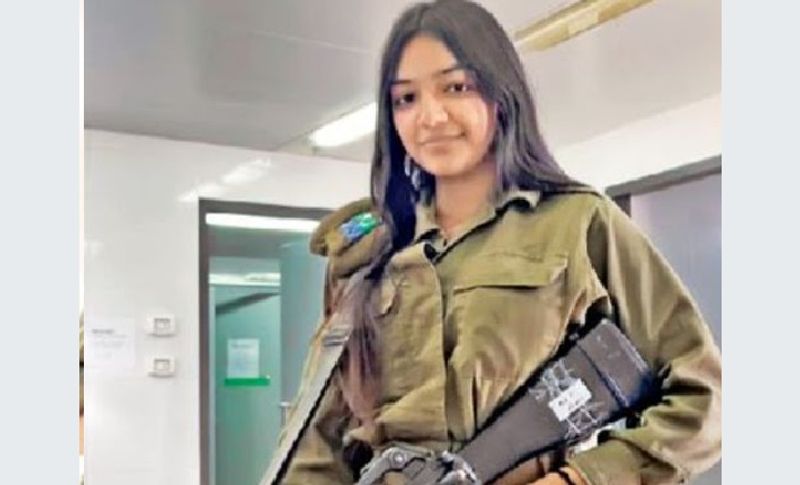 वहीं रिया मुलियासिया 12वीं के बाद सेना में शामिल हुई है। अभी वे सेना की प्री-सर्विस में हैं। तीन महीने के ट्रेनिंग के बाद उन्हें सेना के कुछ और टेस्ट देने हैं। इसके बाद उन्हें सेना में स्थाई पोस्टिंग मिल जाएगी।