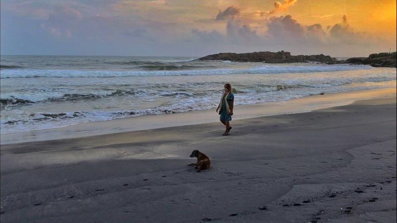 ശക്തമായ തിരയടിയിൽ കോവളം തീരം പൂർണ്ണമായും തകർന്ന അവസ്ഥയാണ് ഇപ്പോഴുള്ളത്. തീരം പഴയ നിലയിലാകാന് മാസങ്ങളോളം പ്രയത്നിച്ചാൽ മാത്രമേ കഴിയൂ എന്നാണ് അധികൃതർ പറയുന്നത്. 