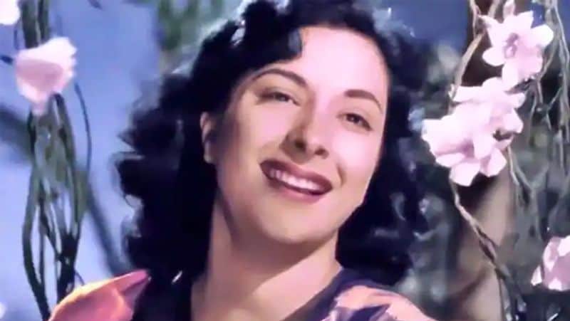 बता दें कि नरगिस ने अपने करियर में कई सुपरहिट फिल्मों में काम किया। 1935 में फिल्म रजिया से उन्होंने 6 साल की उम्र में बतौर चाइल्ड आर्टिस्ट करियर की शुरुआत की। 1943 में मोतीलाल के साथ उन्होंने 14 साल की उम्र में लीड एक्ट्रेस के तौर पर अपनी पहली फिल्म की। 1948 में आग फिल्म में पहली बार राज कपूर संग उनकी जोड़ी नजर आई।