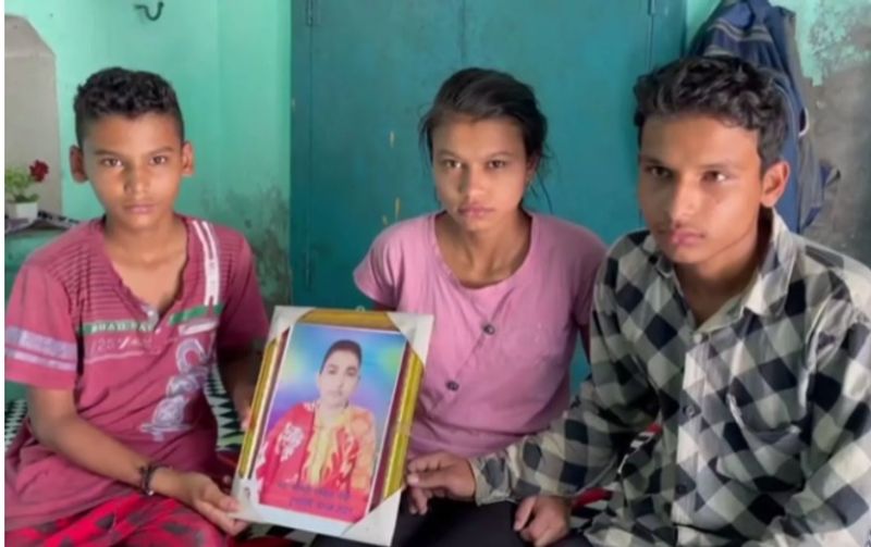 बच्चों के बार-बार समझाने के बाद भी तैयार नहीं हुई तो उन्होंने इसकी जानकारी अपने मामा संजू को दी। जिन्होंने अपनी बहन को एक प्राइवेट हॉस्पिटल में सीटी स्कैन कराया। जहां उसके 90 प्रतिशत से भी अधिक संक्रमित हो गया था, जिसके चलते डॉक्टर्स ने भी हाथ खड़े कर लिए और 30 अप्रैल को सविता ने दम तोड़ दिया।
