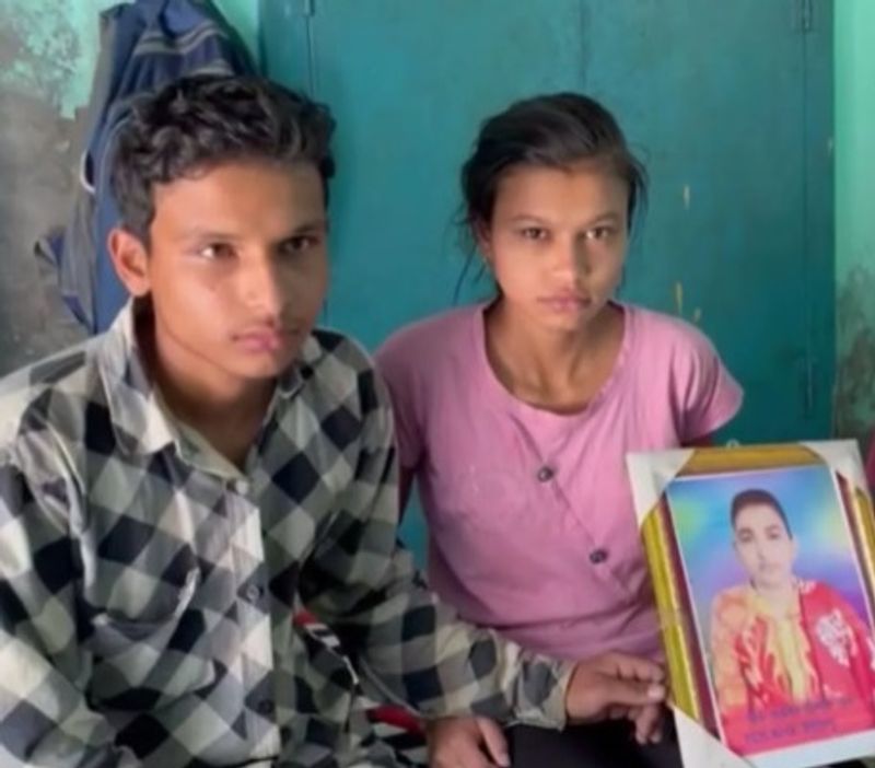 पिता लोकेंद्र की मौत के बाद दादा मांगेराम व उनकी दादी इस सदमें को झेल नहीं पाए और कुछ समय बाद दादा फिर दादी चल की मौत हो गई। परिवार अभी इस सदमे से उभर नहीं पाया था कि दूसरी लहर में मां सविता (40) भी कोरोन कोरोना वायरस की चपेट में आ गई। पूर्व में घर में हो चुकी तीन मौतों से इतना डर बैठ गया कि वह शामली से जाने की हिम्मत ना जुटा पाई।