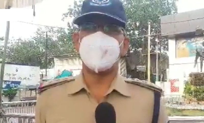 पुलिस ने सबसे पहले पीड़िता की जिला अस्पताल में जांच कराई, क्योंकि महिला को चोटें आई हुई हैं। कोतवाली थाना टीआई ने बताया कि रात में सूचना मिलने पर पुलिस चंदन गांव में पीड़िता के घर पहुंची और मामले की जांच शुरू कर दी है।