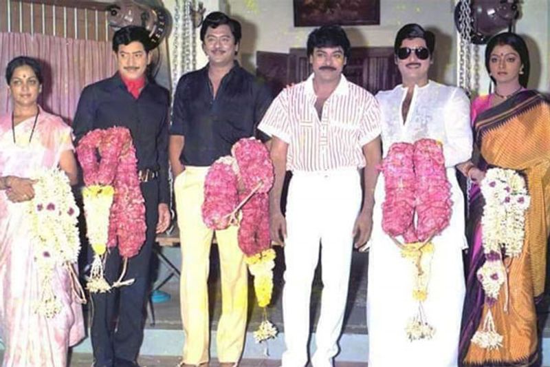 ఓ సన్మాన వేడుకలో విజయ నిర్మల, కృష్ణంరాజు, చిరంజీవి, శోభన్బాబు, భానుప్రియలతో కృష్ణ.