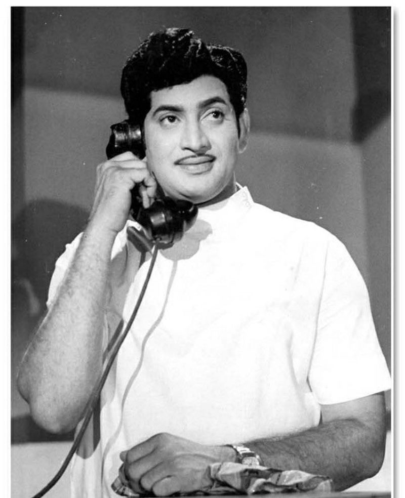 సూపర్ స్టార్ కృష్ణ అరుదైన ఫోటోలు(బర్త్ డే స్పెషల్).