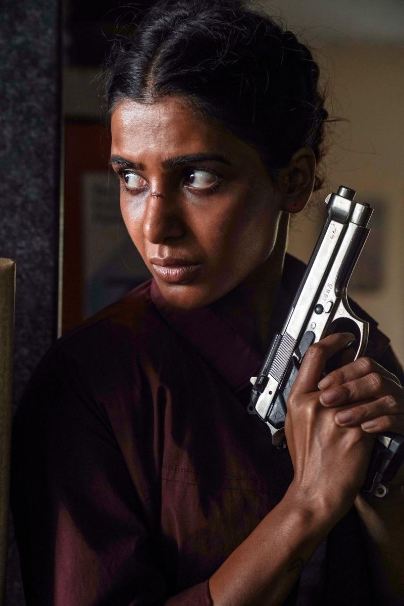 The zeal to learn and give her 100% : Samantha’s character in the new season of The Family Man is named Raji, who besides playing Srikant’s opponent, works in a garment factory. To showcase and make the role as realistic as possible, she actually learnt the art of weaving in a real garment factory and took aid from the workers to ace her role. 