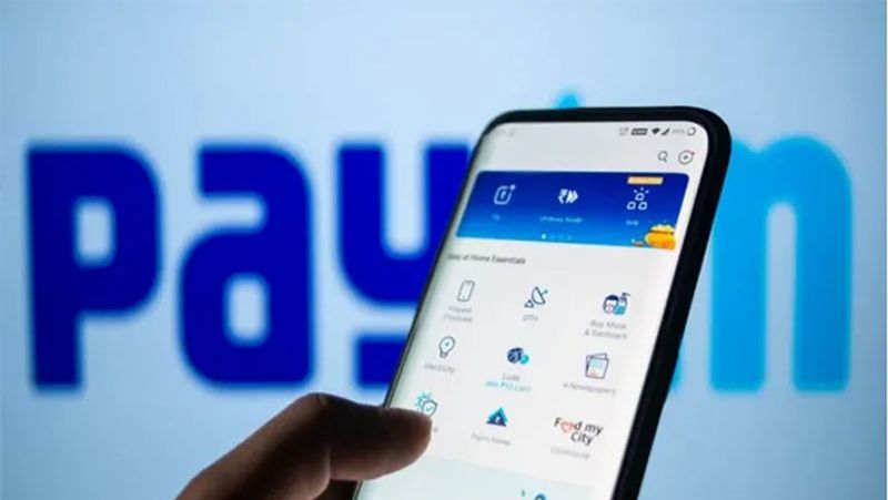 ऐसे करें Paytm से गैस सिलेंडर बुक
इसके लिए आपको अपने स्मार्टफोन में पेटीएम ऐप डाउनलोड करना होगा। इसके बाद Recharge & Pay Bills के ऑप्शन पर जाए। अब यहां Book a cylinder के ऑप्शन पर जाकर अपना सिलेंडर बुक करें। 