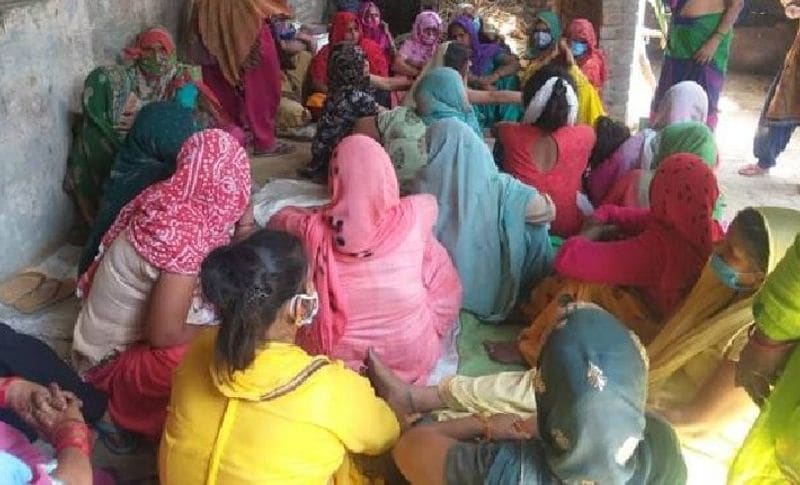 कोरोना के कहर में परिवार के जिन लोगों की मौत हुई है उनमें निरंकार सिंह यादव, (40) की मौत 25 अप्रैल को हुई। विनोद कुमार, (60) की मौत 28 अप्रैल को हुई, विजय कुमार,(62) की मौत 1 मई को हुई, सत्य प्रकाश, (35) की मौत 15 मई को हुई, मिथलेश कुमारी, (50) की मौत 22 अप्रैल को हुई, शैल कुमारी, (47) की मौत 27 अप्रैल को हुई, कमला देवी,(80) की मौत 26 अप्रैल को हुई और रूप रानी, (82 ) की मौत 11 मई को हुई