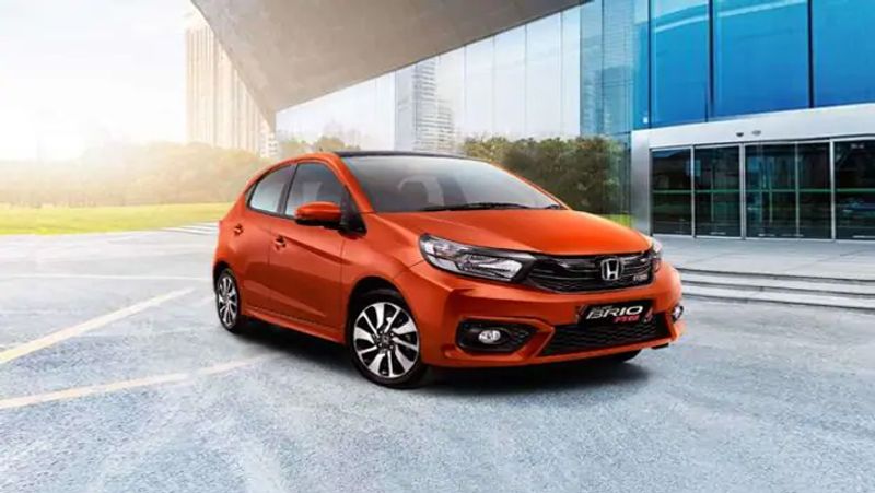 होंडा ब्रियो
Honda Brio 2020 एक 5 सीटर हैचबैक कार है। Honda Brio 2020 के जून 2021 में भारत में लॉन्च होने की उम्मीद है। Honda Brio 2020 ईको, रेडी-गो और सैंट्रो को टक्कर देगी। इसकी कीमत 5.00 लाख से शुरू होने की उम्मीद है। ये कार 6 जून को लॉन्च हो सकती है।