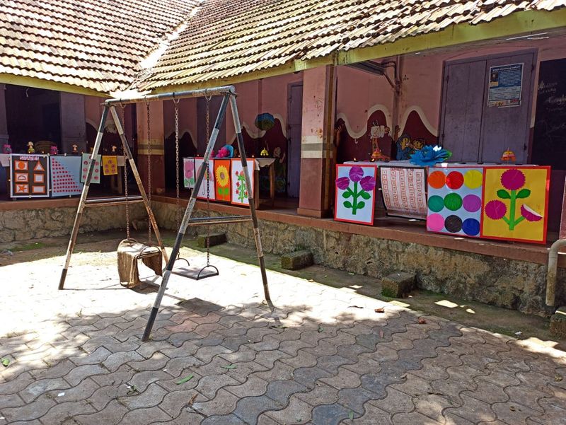കഴിഞ്ഞ അധ്യയന വർഷം ഡിജിറ്റൽ ഡിവൈഡ് എന്ന പ്രശ്നം ബഹുജന പിന്തുണയോടെ അതിജീവിച്ചുവെന്ന് മുഖ്യമന്ത്രി പറഞ്ഞു. ഡിജിറ്റൽ പഠനത്തിന് ആവശ്യമായ പഠനോപകരണങ്ങളില്ലായിരുന്ന 2.5 ല ക്ഷത്തോളം കുട്ടികൾക്ക് ഇത് എത്തിക്കാനായി.
