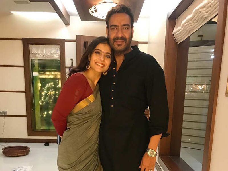 నిరుడు నుంచి అజయ్ కొత్త ఇంటి కోసం చూస్తున్నాడని, ఎట్టకేలకు ఈ కొత్త హౌజ్ని ఫైనలైజ్ చేశారని రియల్ ఎస్టేట్ వర్గాలు తెలిపాయి. దీని అసలు ధర దాదాపు 70కోట్లు కాగా, కరోనా ప్రభావంతో పది కోట్ల వరకు డిస్కౌంట్ ఇచ్చారని సమాచారం. అజయ్ దేవగన్ ప్రస్తుతం భార్య కాజోల్, కూతురు నైసా, కుమారుడు యుగ్లతో శక్తీ హౌజ్లో నివసిస్తున్నారు.