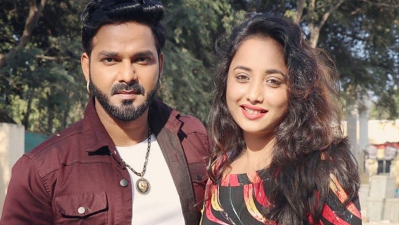 बता दें कि रवि किशन और पवन सिंह के साथ रानी चटर्जी ने 'देवरा बड़ा सतावेला' जैसी फिल्मों में काम किया है। लेकिन काफी समय से रानी चटर्जी ने भोजपुरी फिल्मों से दूरियां बनाई हुई है और अपनी फिटनेस पर ज्यादा ध्यान दे रही हैं।