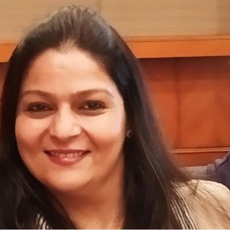 सास की कैंसर की मौत के बाद जब इस बीमारी के कारणों के बारे में जानकारी जुटाई तो पता चला कि बहुत हद तक कैमिकल और पेस्टीसाइड इसके लिए जिम्मेदार हैं। इसके बाद उन्होंने और पति संजय व्यास ने निर्णय किया की वह खुद अब ऑर्गेनिक चीजों का ही इस्तेमाल करेंगे। साथ ही डेयरी फार्म खोलने का निर्णय किया। वहीं, 2016 में डेयरी फार्म खोल लिया।