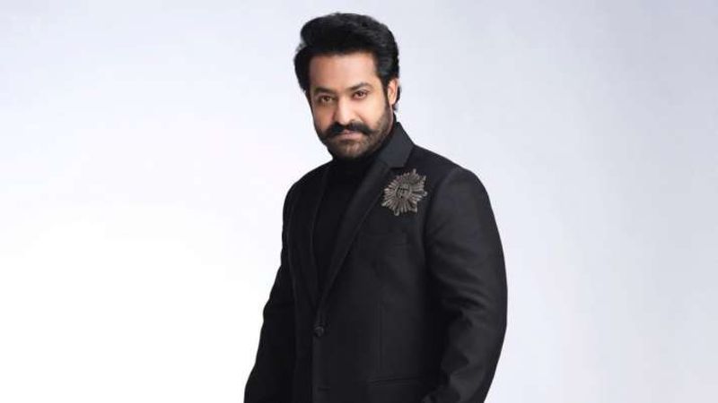 మూడో స్థానంలో ఎన్టీఆర్ నిలిచాడు. గతేడాది 19వ స్థానంలో ఉన్న యంగ్టైగర్ అందరిని వెనక్కి నెట్టేసి థర్డ్ ప్లేస్కి వచ్చాడు.