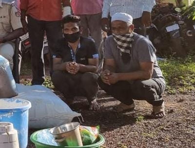 ತಿಕೋಟ ಪಟ್ಟಣದ ಬಡಕಲ್ ಗಲ್ಲಿ, ಗೌಡರ ಗಲ್ಲಿಯಲ್ಲಿ ಮಾವಾ ತಯಾರಿಸುತ್ತಿದ್ದ ಖದೀಮರು