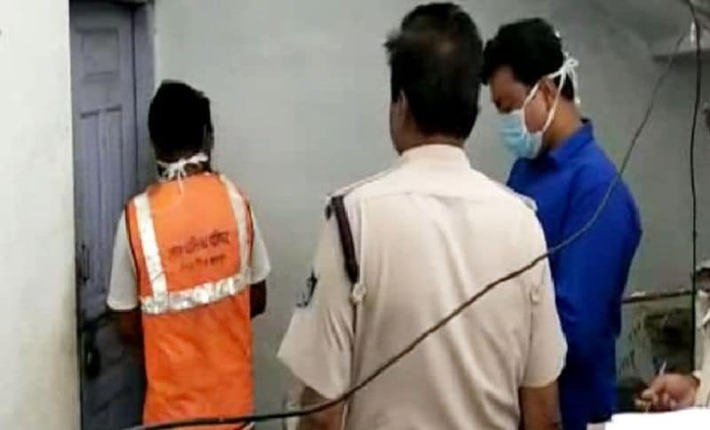 करीब युवक एक सप्ताह तक अपने घर में नहीं दिखाई दिया तो पड़ोसी ने उसके गुमशुदगी की शिकायत दर्ज कराई थी। इसके बाद जब पुलिस युवक के घर पहुंच तो आरोपी महिला के भाई और उसकी भतीजी ने इस हत्या के बारे में बताया। जिसके बाद मामला अपने अपने आप सामने आ गया। बताया जाता है कि यह घटना 12 दिन पहले घटी थी।