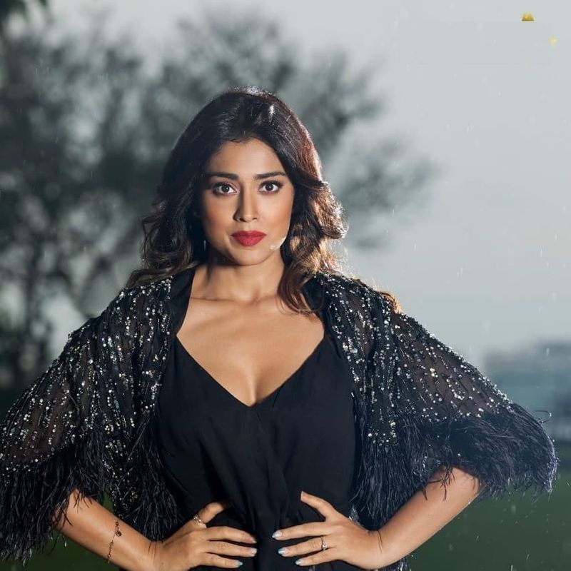 బీచ్ వెంట సేద తీరాలని, ప్రియుడితో జలకాలాడాలని ఊవ్విళ్లూరుతోంది. ఆగలేకపోతున్నానంటూ ఆతృత చెందుతుంది.