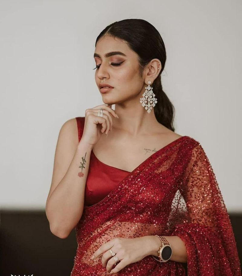 ఇటీవల ఈ బ్యూటీ తన గ్లామర్ ఫోటోలతో మతి పోగొట్టింది. గ్లామర్ ఓవర్ డోస్ అనేంతగా హాట్ హాట్ పోజులిస్తూ నెట్టింట మంటలు పెడుతుంది.