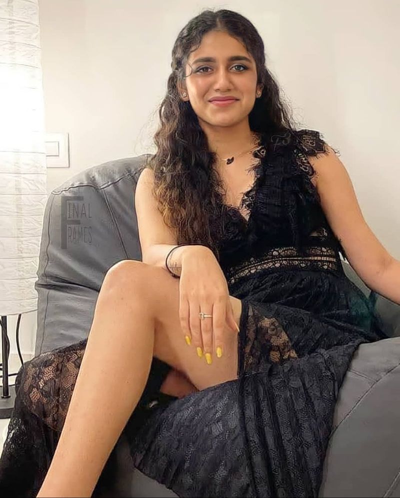 ప్రియా ప్రకాష్ వారియర్ లేటెస్ట్ ఫోటో షూట్ గ్లామర్ ఫోటోలు.
