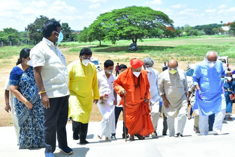 ಗೃಹ ಸಚಿವ ಬಸವರಾಜ ಬೊಮ್ಮಾಯಿ, ದಾವಣಗೆರೆ ಸಂಸದ ಜಿ. ಎಂ ಸಿದ್ದೇಶ್ವರ್, ಸಚಿವ ಬಿ.ಸಿ.ಪಾಟೀಲ್ ಸೇರಿ ವಿವಿಧ ಗಣ್ಯರ ಉಪಸ್ಥಿತಿ.