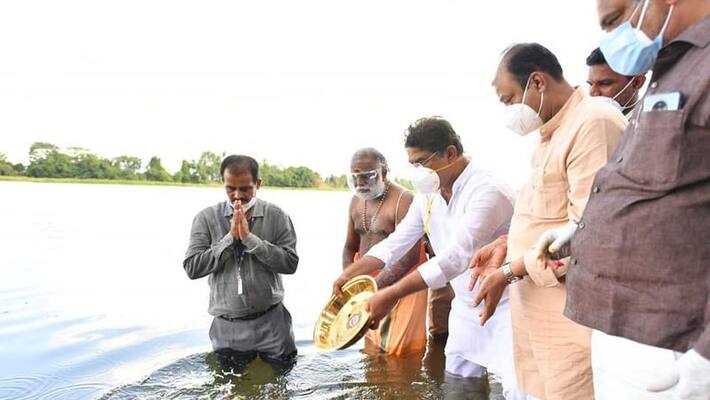 Minister ashok will perform Pinda pradanam For orphan Covid victims snr Minister ashok will perform Pinda pradanam For orphan Covid victims snr