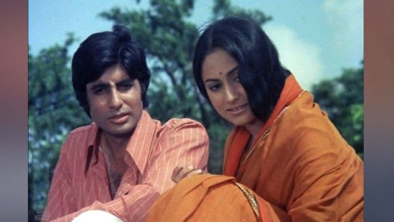 जया और अमिताभ का परिचय ऋषिकेश मुखर्जी ने अपनी फिल्म 'गुड्डी' के सेट पर ही कराया था। इसके बाद 1973 में अमिताभ बच्चन और जया साथ-साथ 'जंजीर' फिल्म में नजर आए। इसी फिल्म के दौरान दोनों ने शादी करने का फैसला कर लिया था।