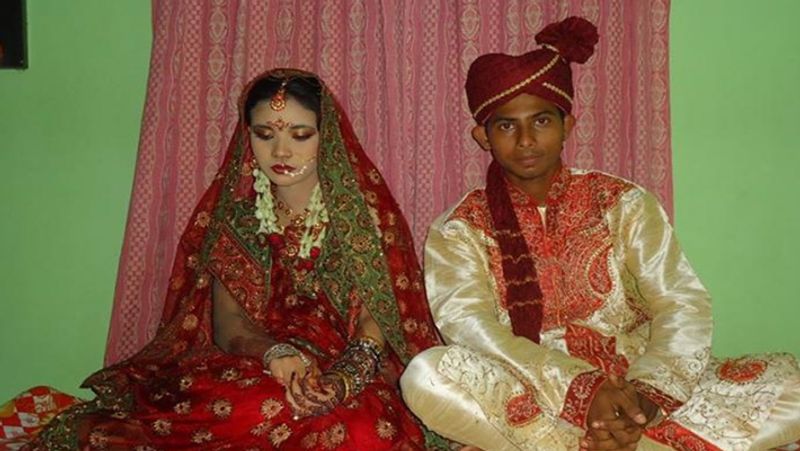 মোসাদ্দেক হোসেন সৈকত-ক্রিকেটার মোসাদ্দেক হোসেন সৈকত ২০১২ সালে মাত্র ১৬ বছর বয়সে দূর সম্পর্কের বোন সামিয়া শারমিনের সঙ্গে বিবাহবন্ধনে আবদ্ধ হন। অবশ্য সাত বছর সংসার করার পর স্ত্রীর সঙ্গে বিবাহ বিচেছেদ ঘটে।