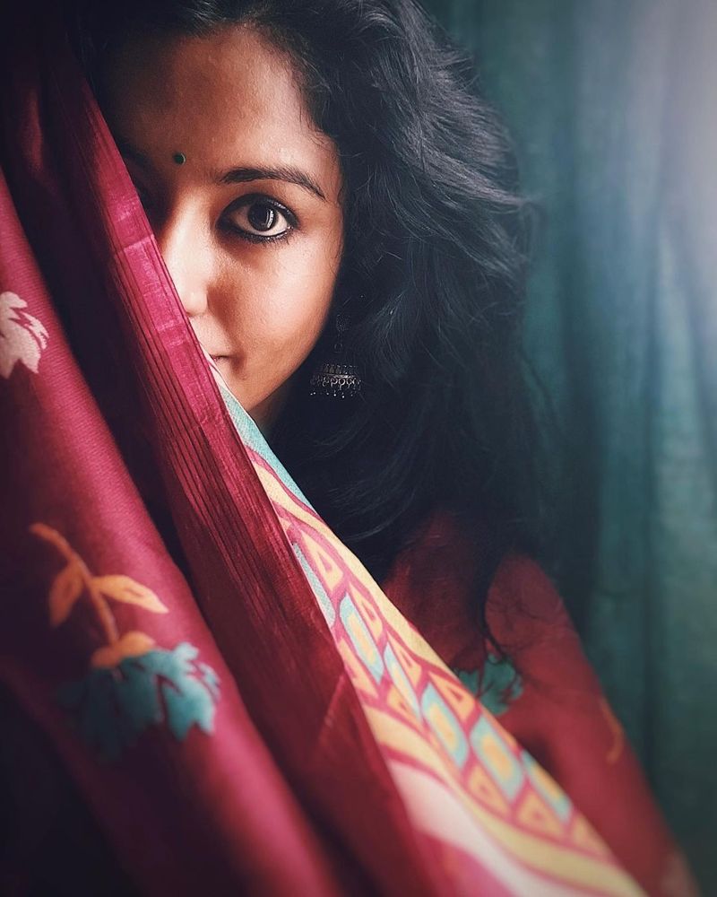 கண்ணால் பேசும் பெண்ணே 