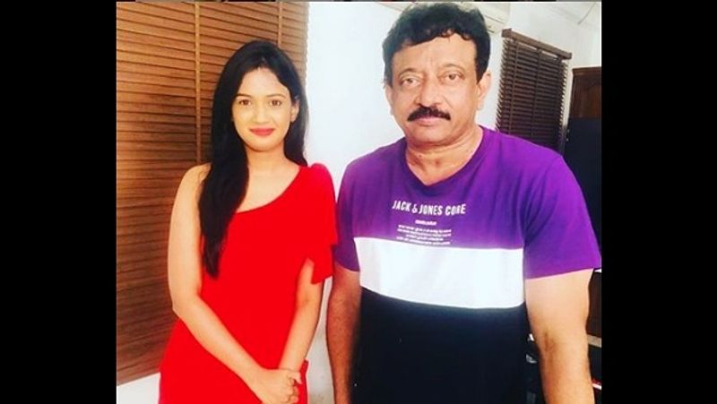 సంచలన దర్శకుడు రామ్గోపాల్ వర్మ ఇంటర్వ్యూతో పాపులర్ అయ్యింది అరియానా గ్లోరీ. ఆ పాపులారిటీ అరియానాకి కలిసొచ్చింది. బిగ్బాస్ నాల్గో సీజన్లో కంటెస్టెంట్గా అవకాశం రావడానికి కారణమైంది.