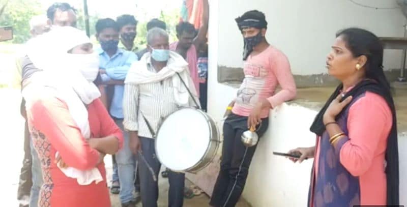 लड़की के रिश्तेदारों का दावा था कि लड़के खिलाफ झंगहा थाने में आईपीसी की धारा 376 और अन्य धाराओं में एफआईआर भी दर्ज है। कोर्ट में मामला विचाराधीन है, तो उसे शादी और सेना की नौकरी करने का भी अधिकार नहीं है। पुलिस को उसे गिरफ्तार करना चाहिए। लड़की कहां जाए अब उससे शादी कौन करेगा। उनका कहना है कि इस मामले में उन्हें न्याय चाहिए।