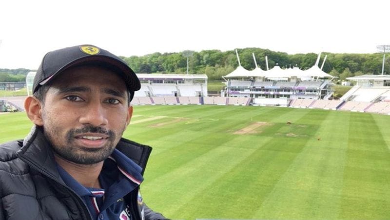 కరోనా నుంచి కోలుకున్న వృద్ధిమాన్ సాహా, ఆలస్యంగా బీసీసీఐ ఏర్పాటుచేసిన బయో బబుల్లోకి చేరాడు. అయితే క్వారంటైన్ పీరియడ్లో సాహా పూర్తిగా ఫిట్గా ఉన్నాడని ఫిజియో నమ్మకం వ్యక్తం చేయడంతో సీనియర్ వికెట్ కీపర్గా ఇంగ్లాండ్ టూర్కి వెళ్లాడు సాహా...