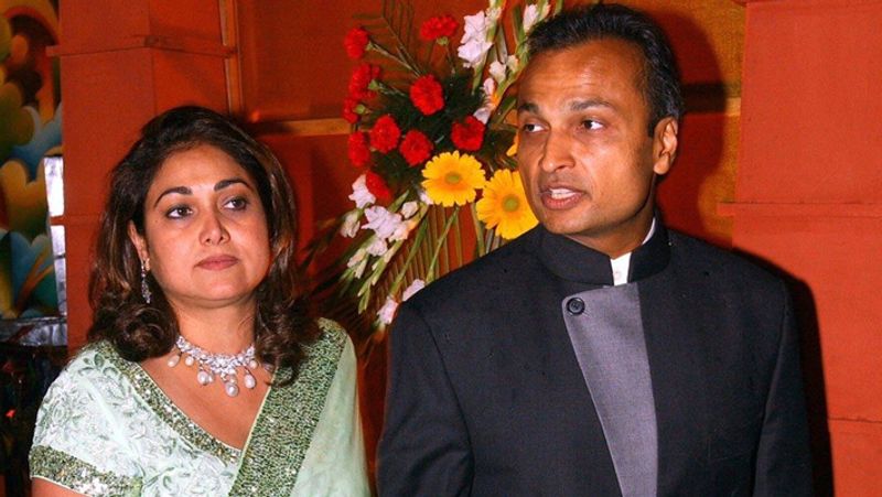 अनिल अंबानी ने जब टीना के बारे में अपने परिवार को बताया तो वे इस रिश्ते के खिलाफ थे। वे नहीं चाहते थे कि कोई एक्ट्रेस उनके घर की बहू बने। फैमिली प्रेशर के चलते अनिल ने टीना से दूर होने का फैसला लिया।