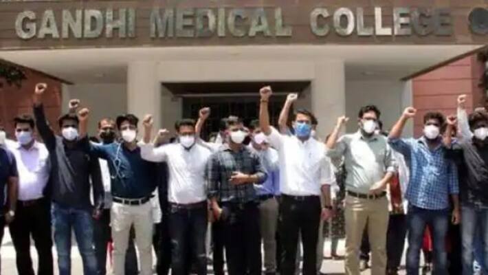 About 3,000 junior doctors of Madhya Pradesh gave mass resignation asa About 3,000 junior doctors of Madhya Pradesh gave mass resignation asa