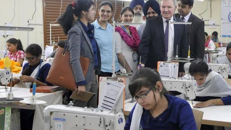 स्किल सेंटर से जुड़ें
दिल्ली सरकार के वर्ल्ड क्लास स्किल सेंटर से जुड़कर स्टूडेंट्स वोकेशनल कोर्स कर सकते हैं। इस सेंटर से चार वोकेशनल कोर्स चलते हैं। रिटेल सर्विसेज, हॉस्पिटैलिटी, फाइनेंस एंड अकाउंट्स व इन्फॉर्मेशन टेक्नोलॉजी। 