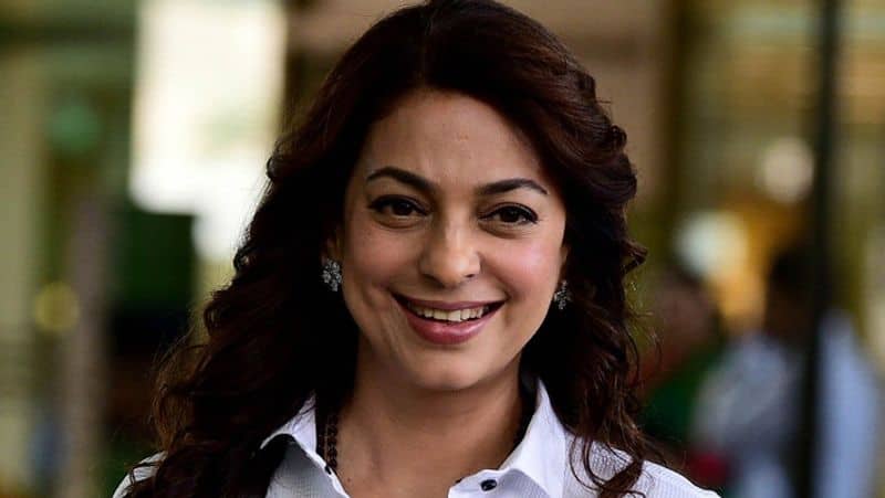When Madhuri Dixit revealed one thing she has that Juhi Chawla doesn't-SYT