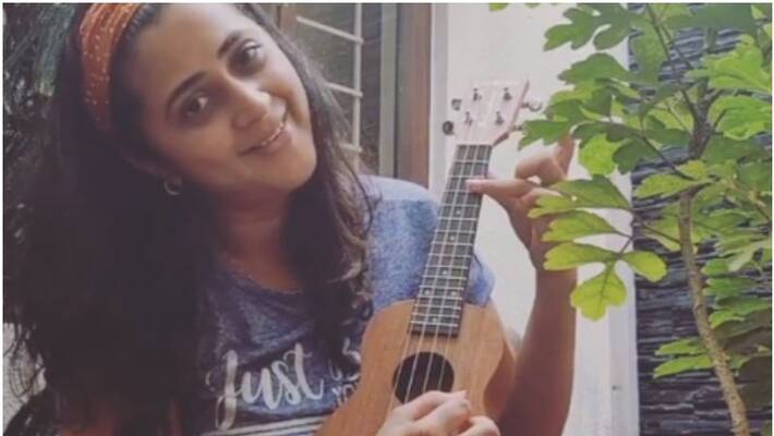 Artist Kaniha learn Guitar Artist Kaniha learn Guitar